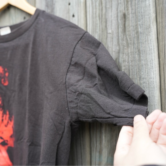 RIHANNA SMOKING GRAPHIC TEE. Medium 38-40 - Picture 6 of 10